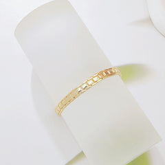 ✨ Brățară cu lanț geometric: simplă, modernă și elegantă. Perfectă atât pentru purtare zilnică, cât și ca accesoriu de accent 💎✨