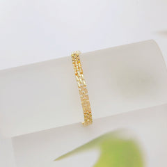 ✨ Brățară cu lanț geometric: simplă, modernă și elegantă. Perfectă atât pentru purtare zilnică, cât și ca accesoriu de accent 💎✨