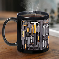 O cană modernă în formă de cutie de scule, concepută creativ, o ceașcă de cafea cu design unic.